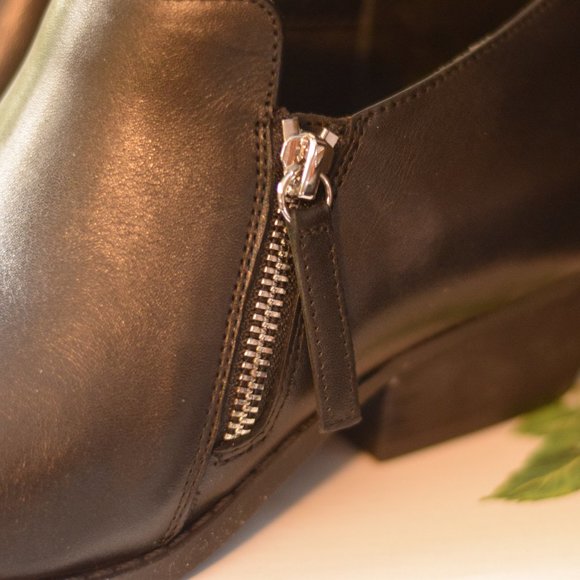 NIB Chelsea & Violet Ava Low Side Zip Bootie shoes - Picture 6 of 8